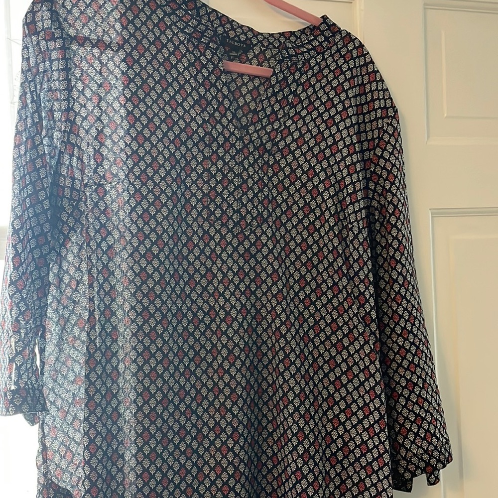 Talbots lightweight blouse. V neck. 3/4 slit sleeve
